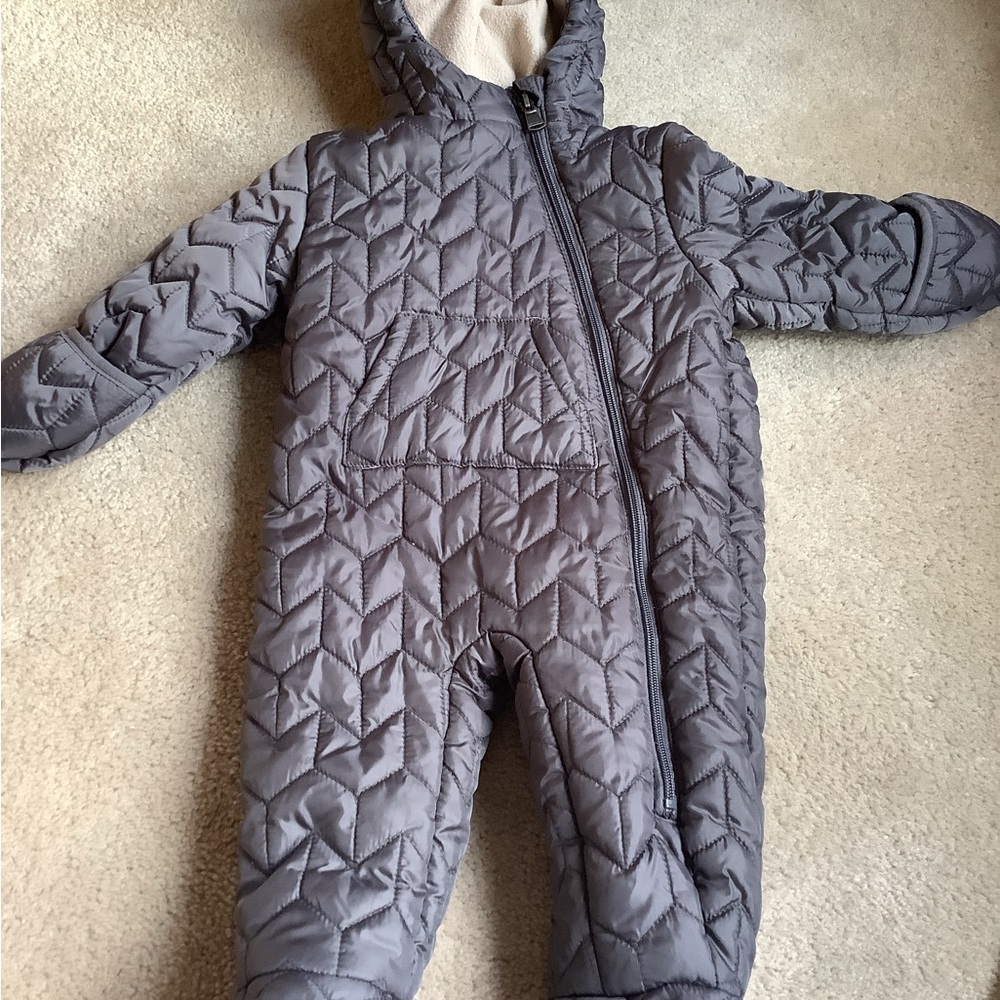 Perry Ellis Boy snowsuit/pram 6/9 mos gray